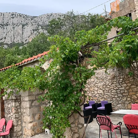 Artist Sveta Nedelja (Hvar)