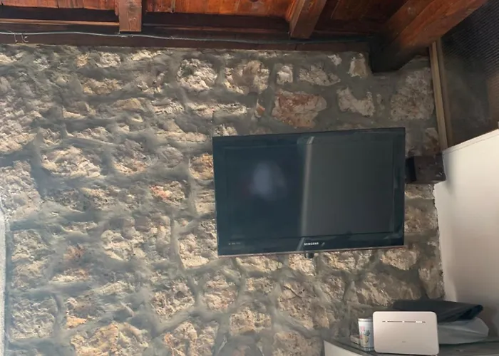 Artist * Sveta Nedelja (Hvar)