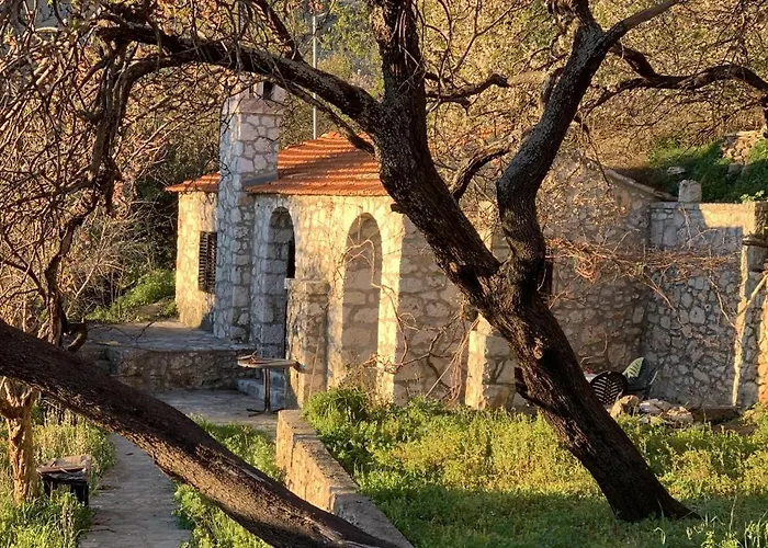 Artist * Sveta Nedelja (Hvar)