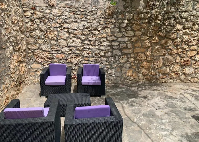 Artist * Sveta Nedelja (Hvar)