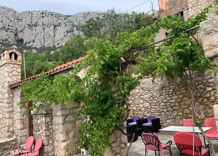 Artist Sveta Nedelja (Hvar)