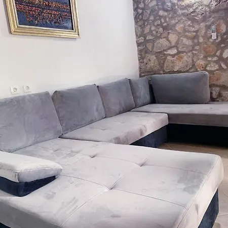 Artist Sveta Nedelja (Hvar)